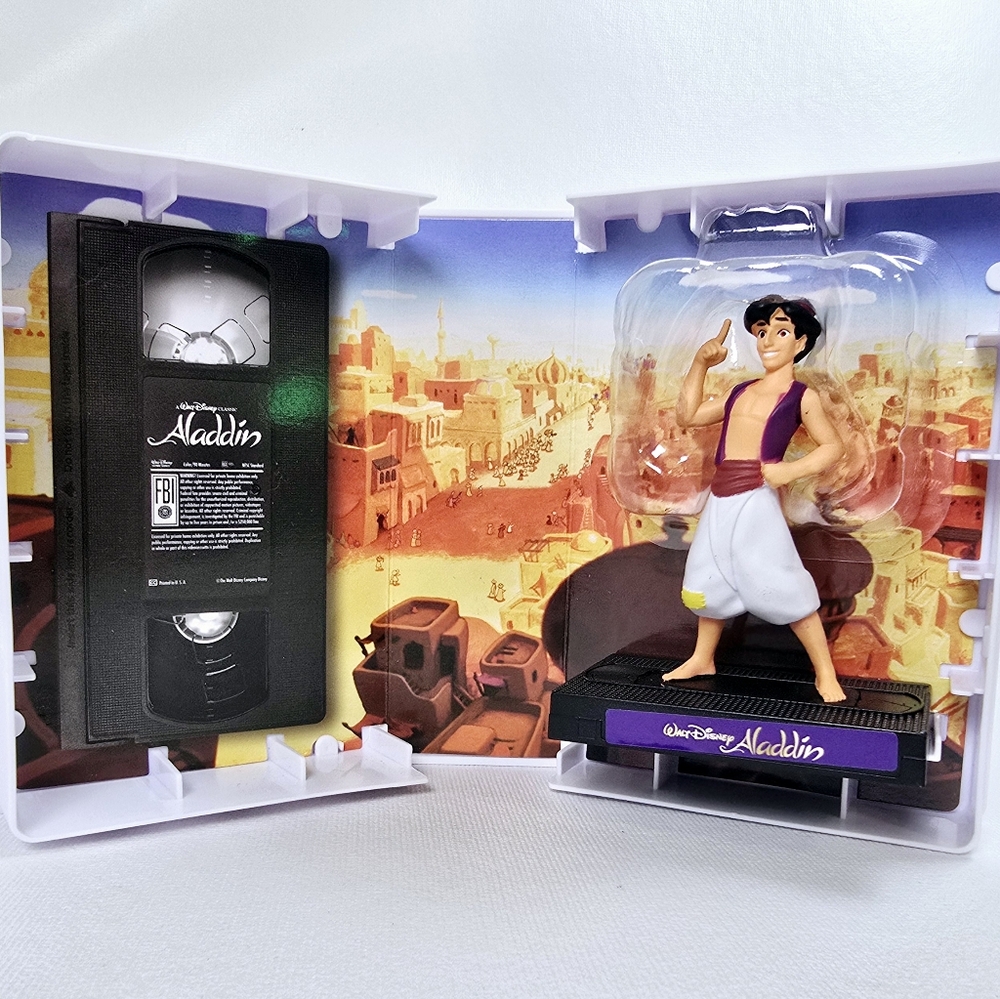 Disney's Aladdin Mini Movie Character Surprise Collectible Aladdin figure